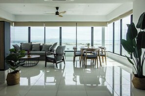 Unclassified image, 5 of 8, button - 270° Seaview, Rumahku Gurney (George Town)