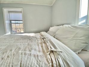 2 bedrooms, WiFi, bed sheets - Sunny 2-bedroom apartment with In-Unit Laundry & Balcony in Evanston (Evanston)