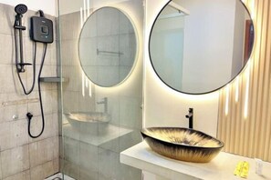 Bathroom - SKY VILLA - BKK Central Phnom Penh - Rooms and Apartments (Phnom Penh)