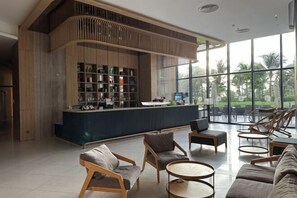 Lobby-lounge