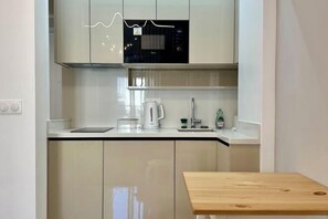 Room - Exquisite Marais Apartment Beaubourg (Paris)