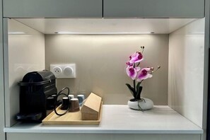 Room - Exquisite Marais Apartment Beaubourg (Paris)