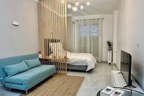 Room - Exquisite Marais Apartment Beaubourg (Paris)