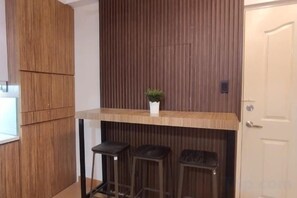 Interior - Near Manila Airport, "Hotel Style" Studio Condo With Kitchen + Pool, 5G (Paranaque)