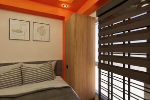 Room - Near Manila Airport, "Hotel Style" Studio Condo With Kitchen + Pool, 5G (Paranaque)