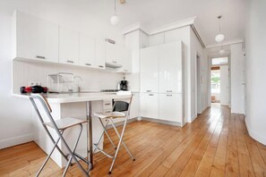 Bügeleisen/Bügelbrett, Babybetten