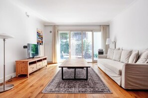 مكواة/لوح كي وأسرّة أطفال/رضّع