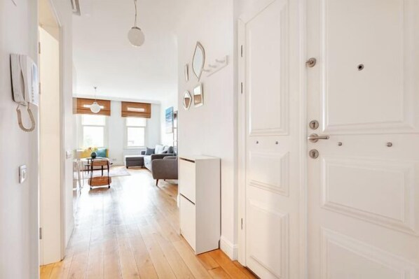 مكواة/لوح كي وأسرّة أطفال/رضّع