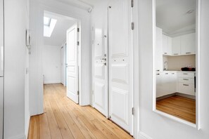 Iron/ironing board, cribs/infant beds - NOA - Tatar Beyi 18 (Istanbul)