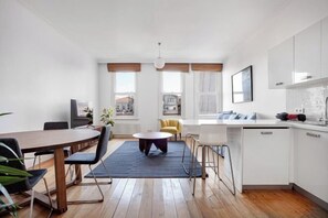 Iron/ironing board, cribs/infant beds - NOA - Tatar Beyi 18 (Istanbul)