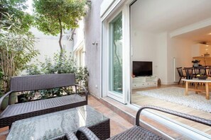 Iron/ironing board, cribs/infant beds - NOA - Tatar Beyi 18 (Istanbul)