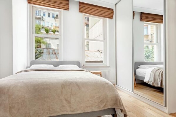 Tabla de planchar con plancha y cunas