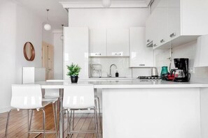 Tabla de planchar con plancha y cunas