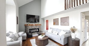Smart TV, fireplace