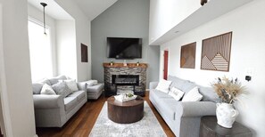 Smart TV, fireplace