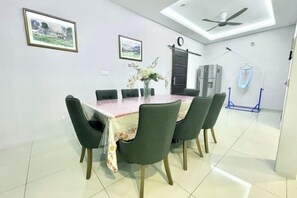 Room - Spacious Home with Private Swimming Pool in Langkawi by Zervin (Langkawi)