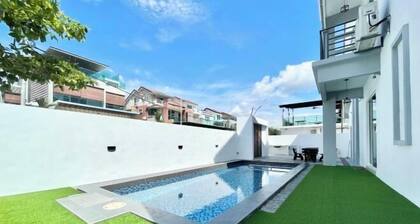 Spacious Home with Private Swimming Pool in Langkawi by Zervin