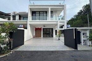 Unclassified image, 2 of 6, button - Spacious Home with Private Swimming Pool in Langkawi by Zervin (Langkawi)