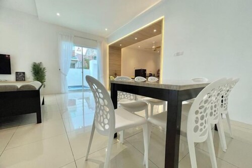 Spacious Home with Private Swimming Pool in Langkawi by Zervin