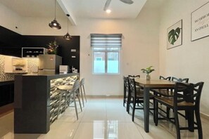 Room - Spacious Home with Private Swimming Pool in Langkawi by Zervin (Langkawi)