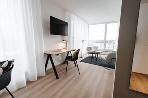 Cribs/infant beds