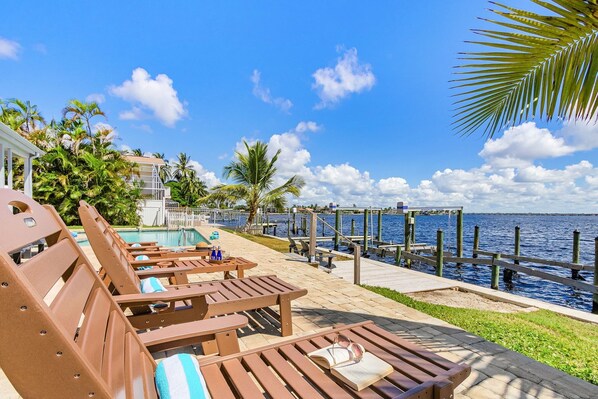 A heated pool - Combined Fun & Luxury at Epic Coastal Retreat - The Grand Riviera - Roelens (Cape Coral)