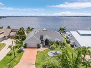 Exterior - Combined Fun & Luxury at Epic Coastal Retreat - The Grand Riviera - Roelens (Cape Coral)