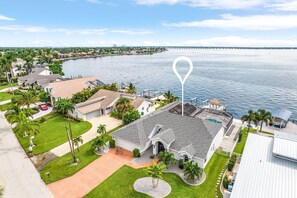 Exterior - Combined Fun & Luxury at Epic Coastal Retreat - The Grand Riviera - Roelens (Cape Coral)
