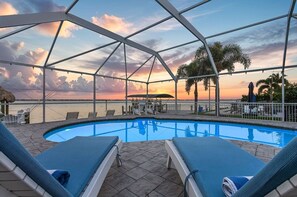 A heated pool - Combined Fun & Luxury at Epic Coastal Retreat - The Grand Riviera - Roelens (Cape Coral)