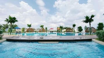 Kolam renang outdoor