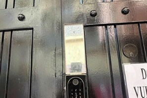 Unclassified image, 2 of 155, button