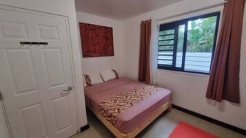3 bedrooms, iron/ironing board, internet, bed sheets