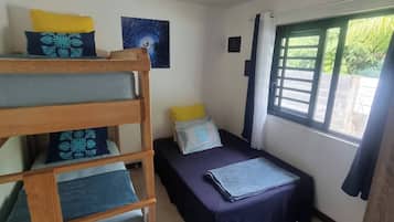 3 bedrooms, iron/ironing board, internet, bed sheets