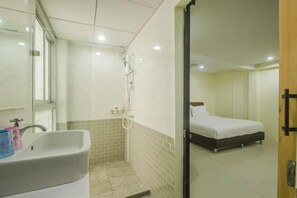 Shower - Petchsiri Boutique Hotel (Bangkok)