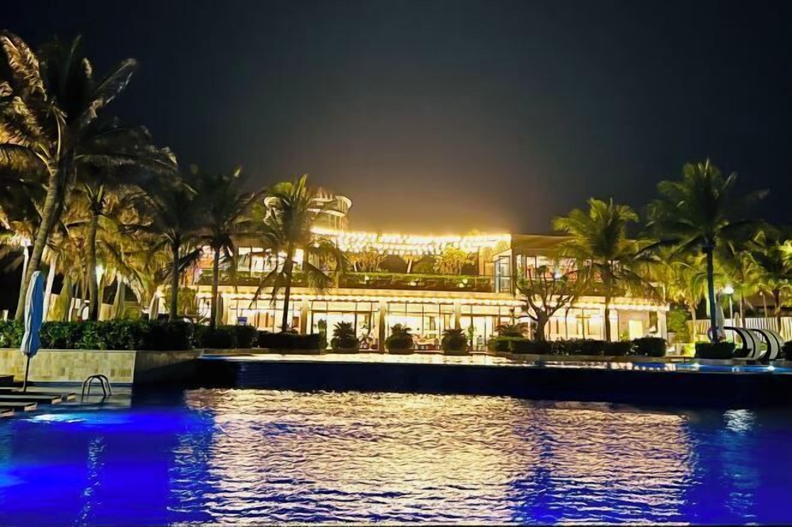 حمام سباحة خارجي