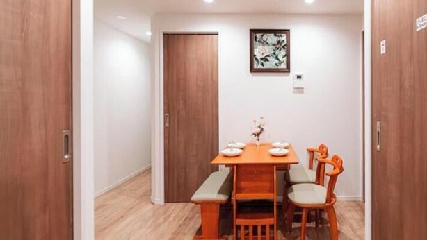 A 1-floor hotel room with a D-bed and 2 single rooms, suitable for 4-8 guests. - Waseda Star 101. New interior! For your stay in Tokyo, stay at the Waseda Star, 2 minutes from Waseda Station in Shinjuku-ku! (新宿区早稲田町)