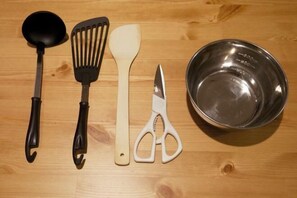 A wooden table with kitchen utensils and a metal bowl. - PIER & JETTY - Shiratori 2 (Osaka)