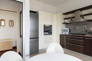 Cribs/infant beds