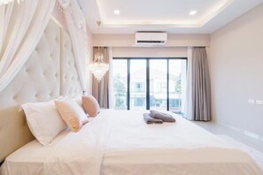 Room - Pattaya Holiday Villa (Venice Single Villa)【8 minutes drive to floating market + swimming pool】 (Pattaya)