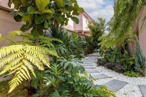 Property grounds - Pattaya Holiday Villa (Venice Single Villa)【8 minutes drive to floating market + swimming pool】 (Pattaya)