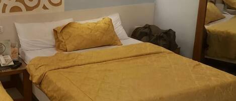 Cribs/infant beds
