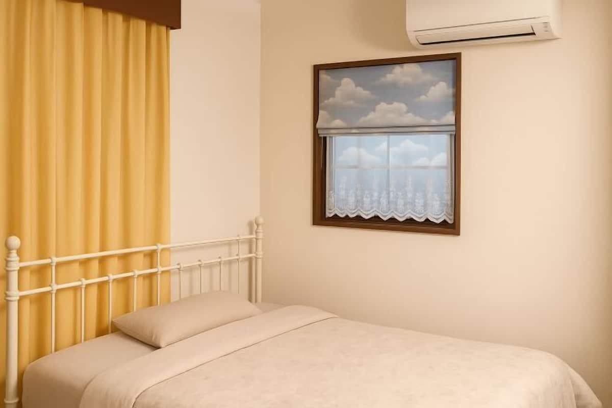 Cots/infant beds