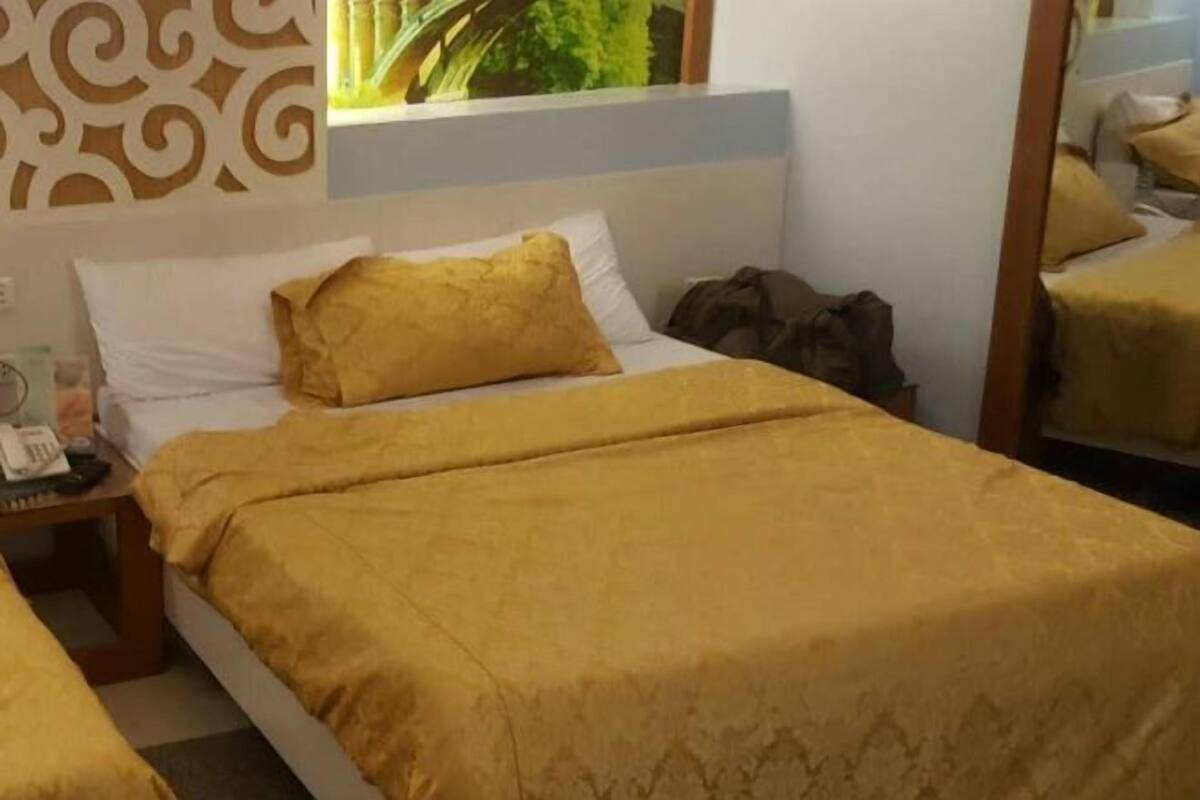 Cribs/infant beds