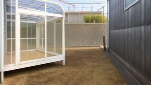 A room with a glass enclosure, a wooden wall, and a window. - Mt.Fuji Homestay Leoya (Fuji)