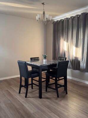 Dining - Welcome to your Vistara! (Colorado Springs)