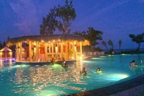 Kolam renang terbuka
