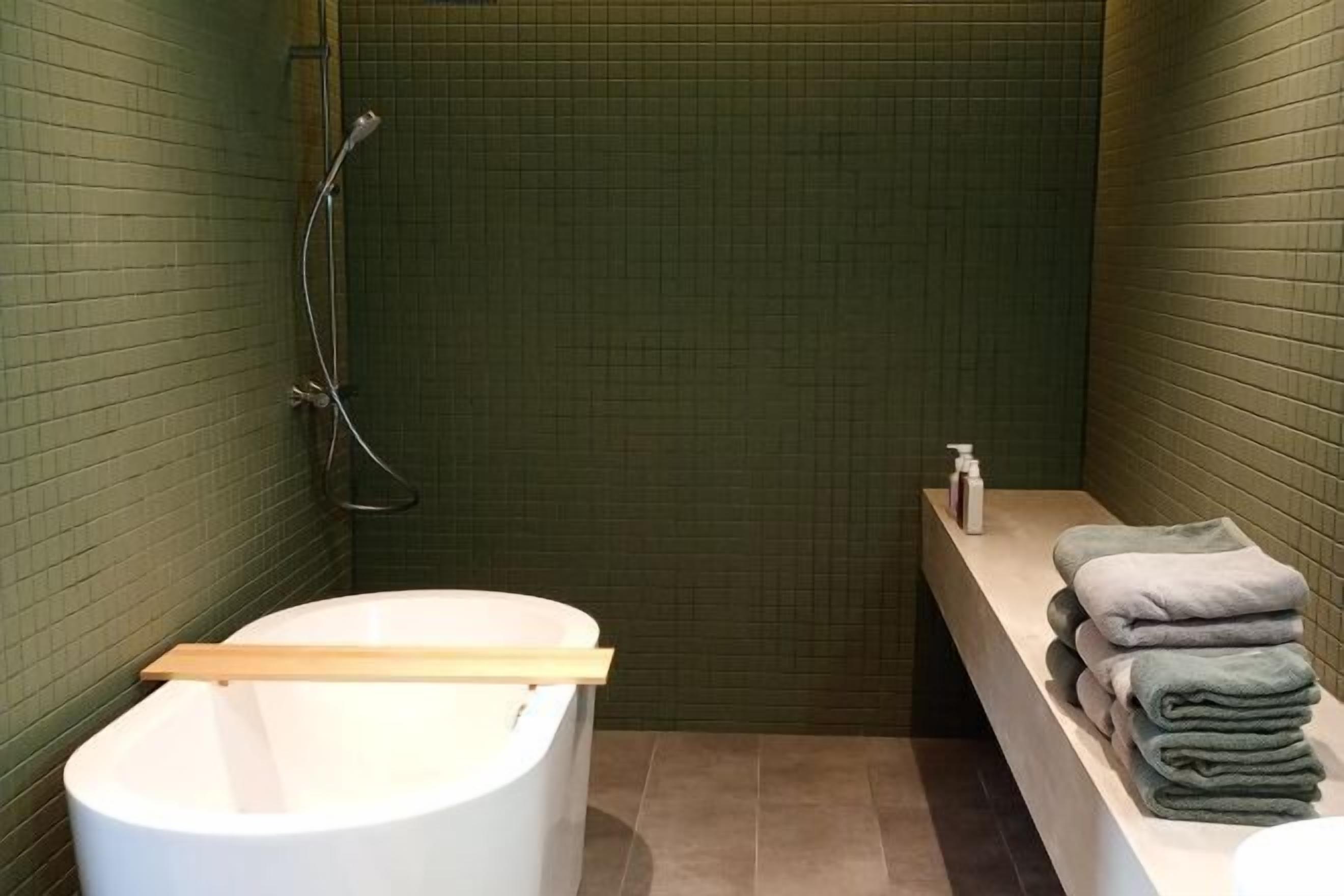 Free toiletries, hair dryer, slippers