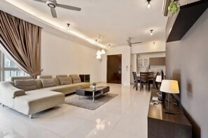 Room - The Sky Pool Suites near PWTC & Sunway Putra - The Stay Hub (Kuala Lumpur)