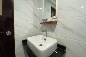 Bathroom - Xianghuatian Hotel (Phnom Penh)