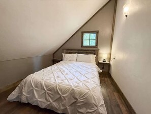 5 bedrooms, iron/ironing board, free WiFi